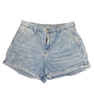 American eagle women’s Size 8 Denim “Mom short” Light Wash EUC